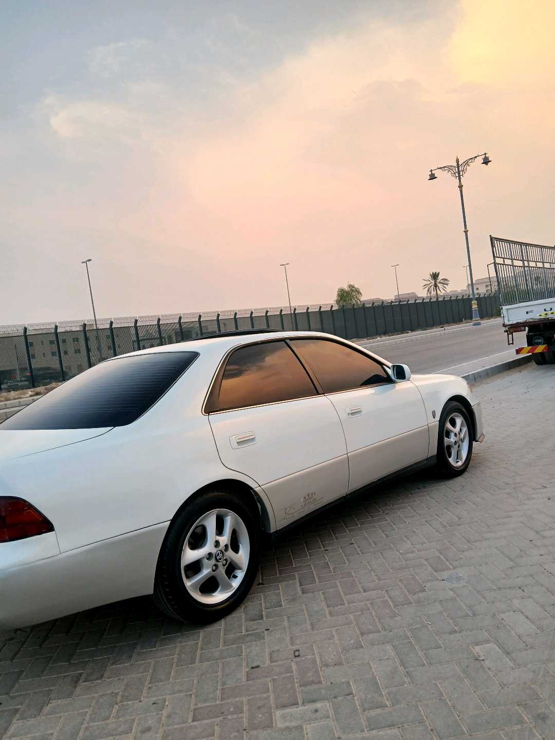 Car Image 1999 LEXUS ES 300
