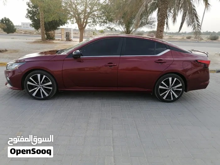 Car Image 2019 NISSAN ALTIMA SR