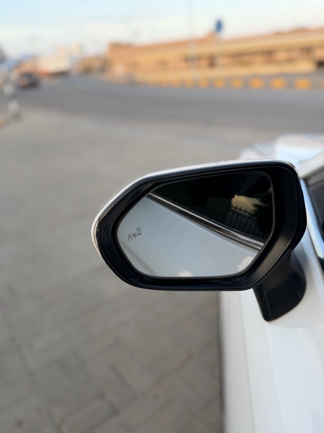 Car Image 2018 TOYOTA CAMRY SE
