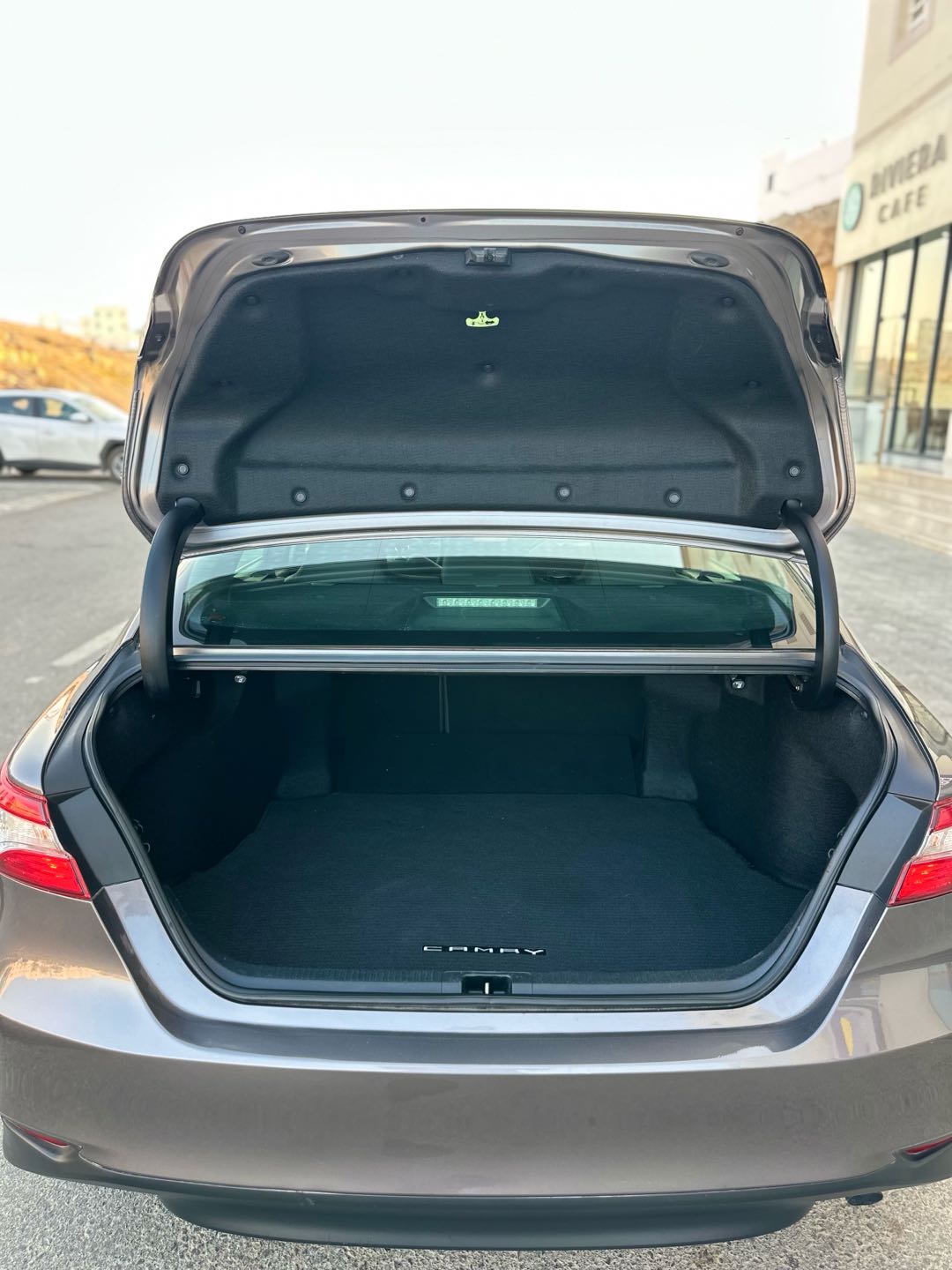 Car Image 2018 TOYOTA CAMRY LE