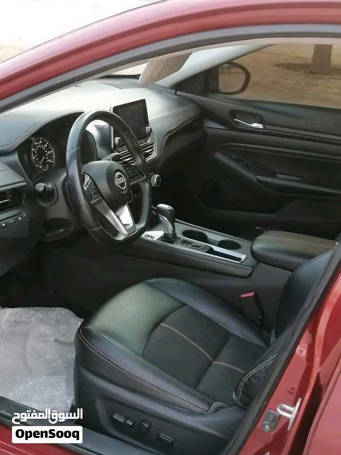 Car Image 2019 NISSAN ALTIMA SR