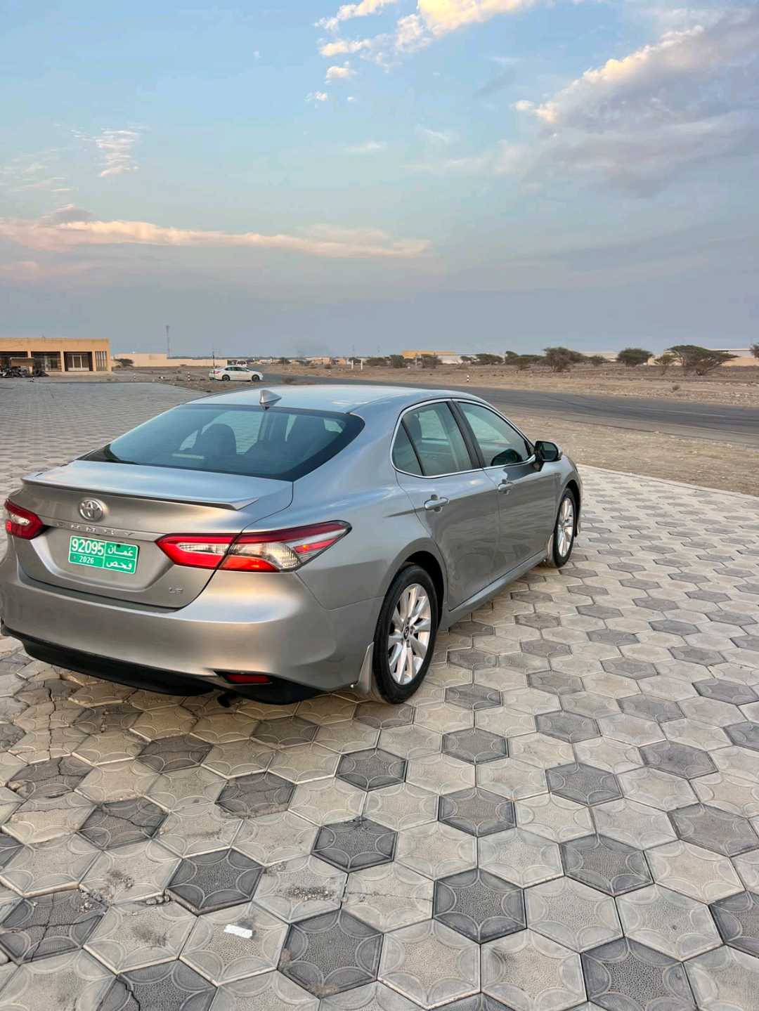 Car Image 2019 TOYOTA CAMRY LE