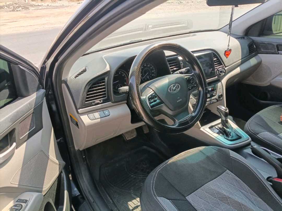 Car Image 2017 HYUNDAI ELANTRA SEL