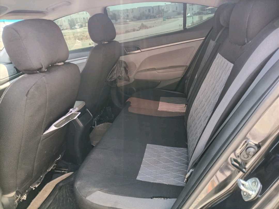 Car Image 2017 HYUNDAI ELANTRA SEL