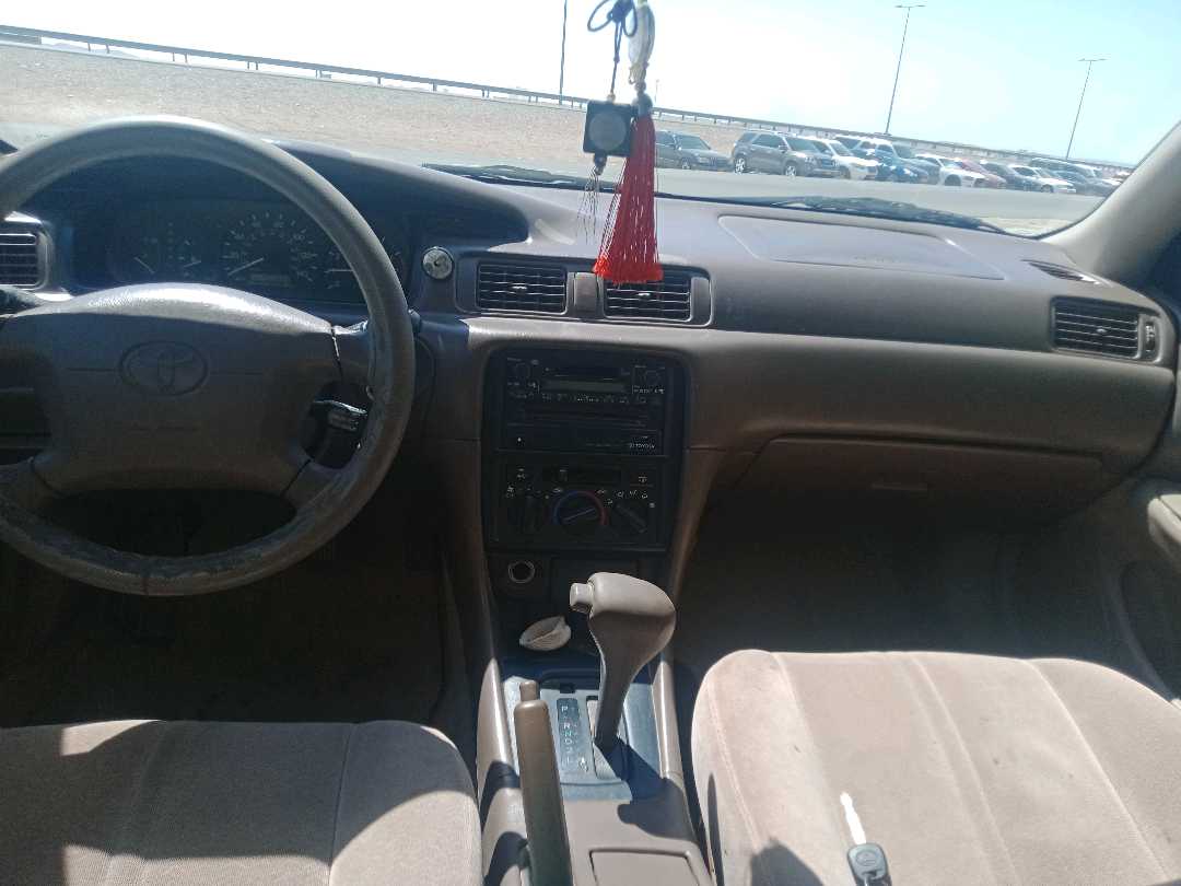 Car Image 1998 TOYOTA CAMRY SE