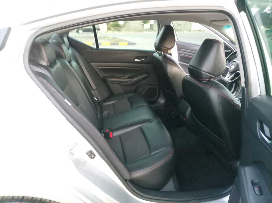 Car Image 2019 NISSAN ALTIMA SR