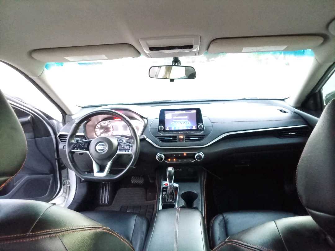 Car Image 2019 NISSAN ALTIMA SR