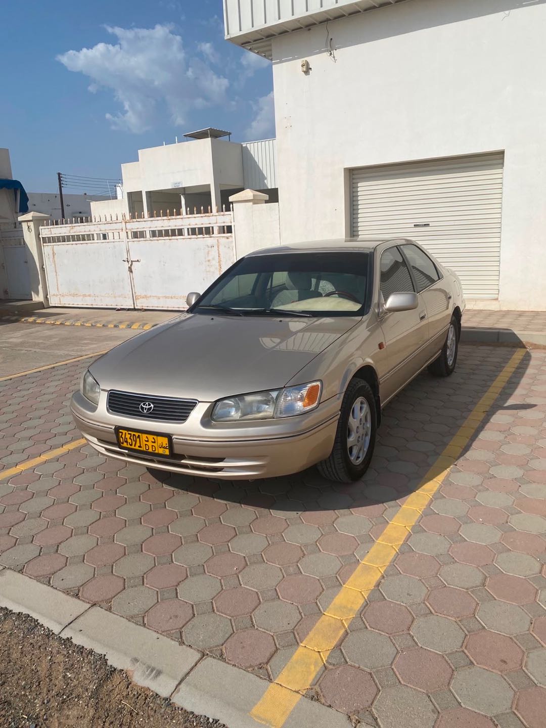 Car Image 1998 TOYOTA CAMRY GL