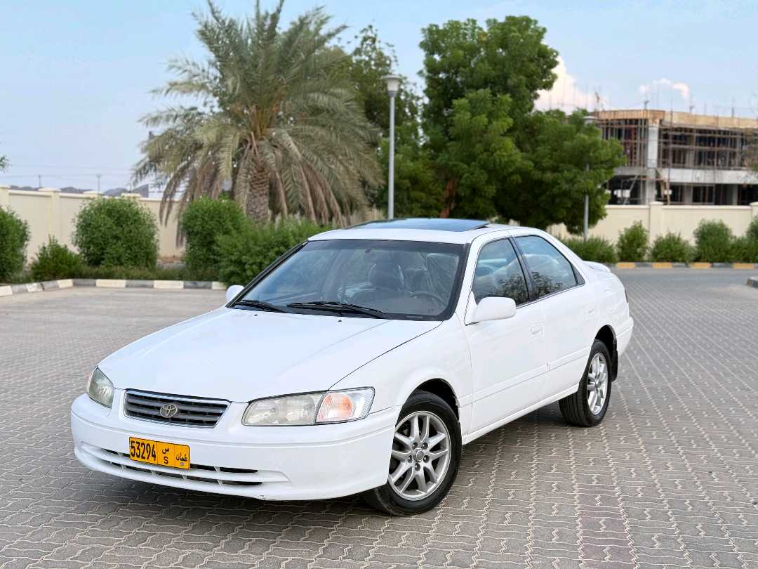 Car Image 1999 TOYOTA CAMRY SE