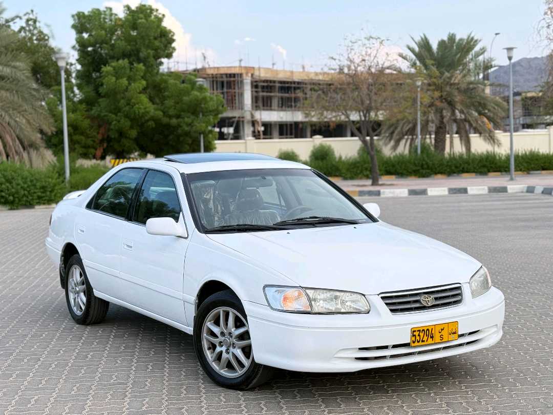 Car Image 1999 TOYOTA CAMRY SE