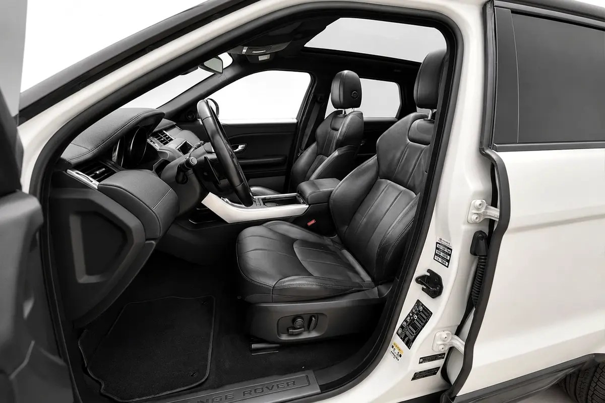 Car Image 2019 LAND ROVER EVOQUE SE