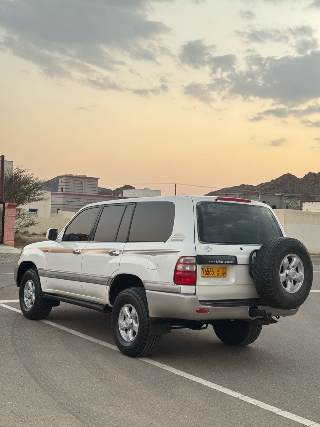 Car Image 1998 TOYOTA LAND CRUISER VX.R