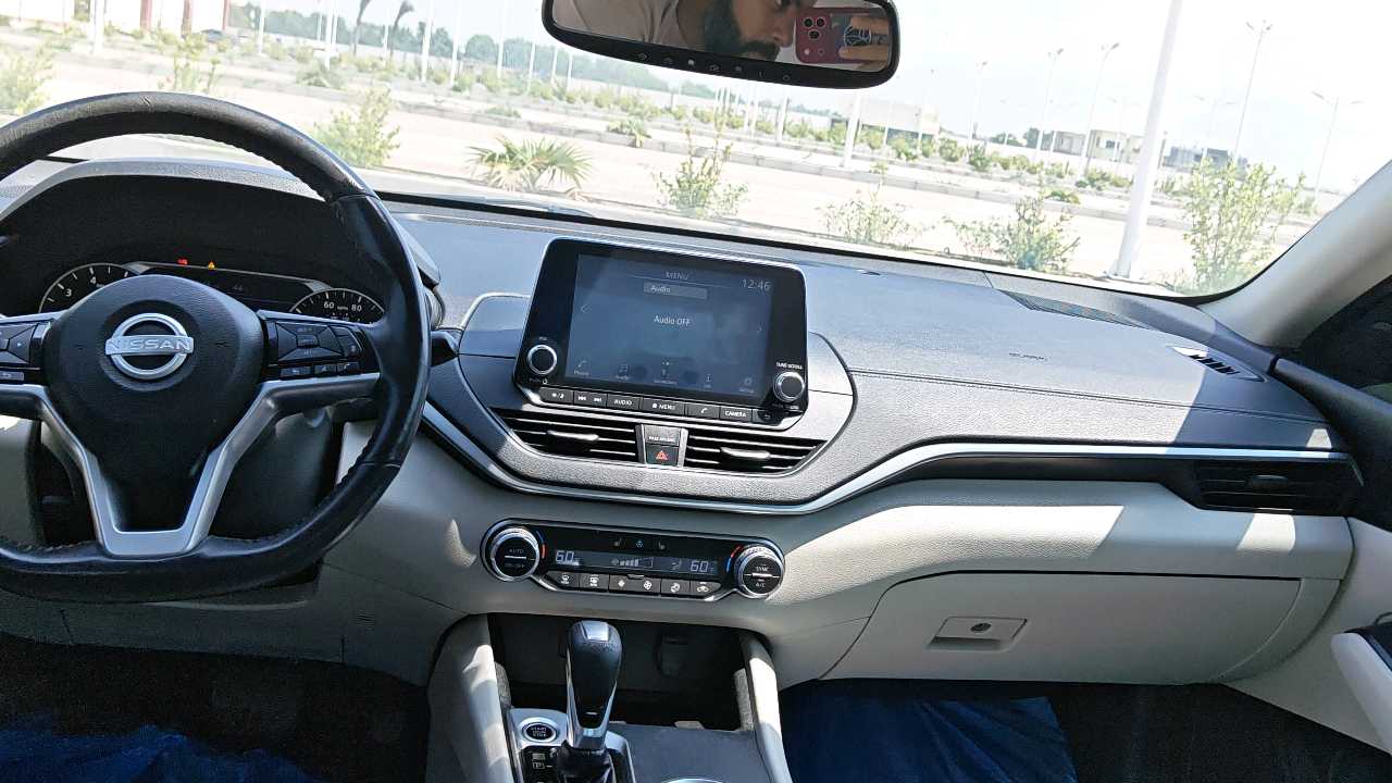 Car Image 2019 NISSAN ALTIMA SV