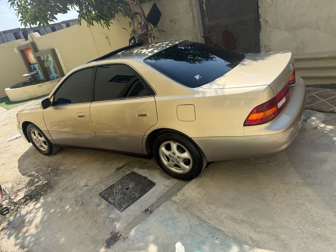 Car Image 1998 LEXUS ES 300