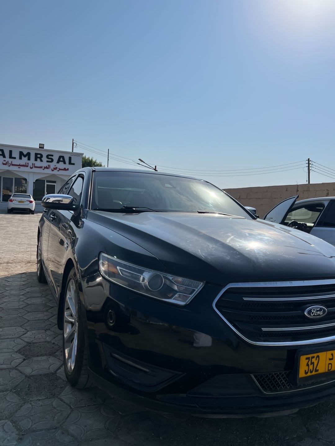 Car Image 2017 FORD TAURUS Limited