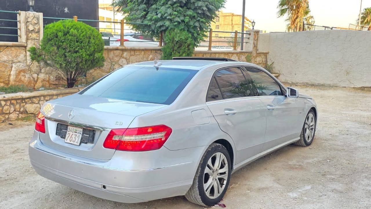 Car Image 2011 MERCEDES E Class 220