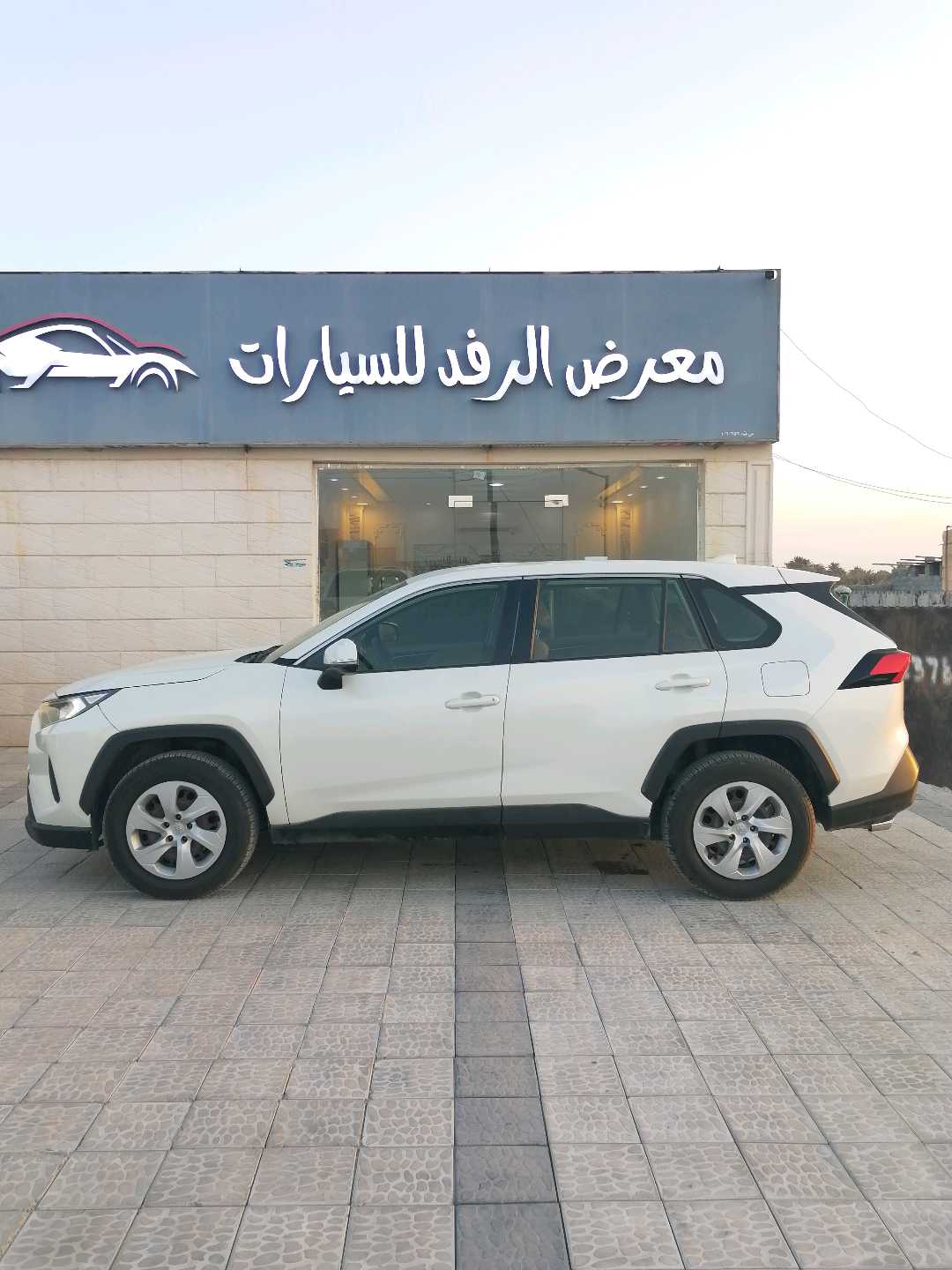 Car Image 2019 TOYOTA RAV4 EX
