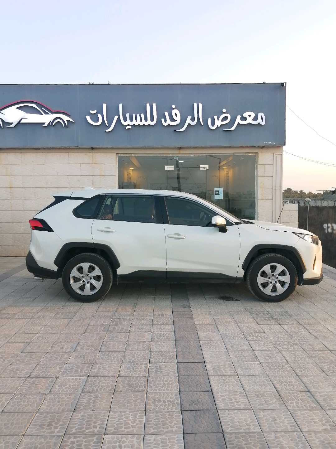 Car Image 2019 TOYOTA RAV4 EX