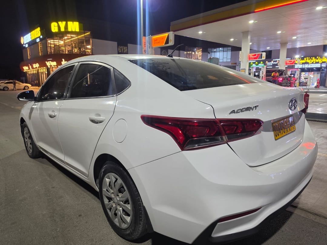 Car Image 2018 HYUNDAI ACCENT SE