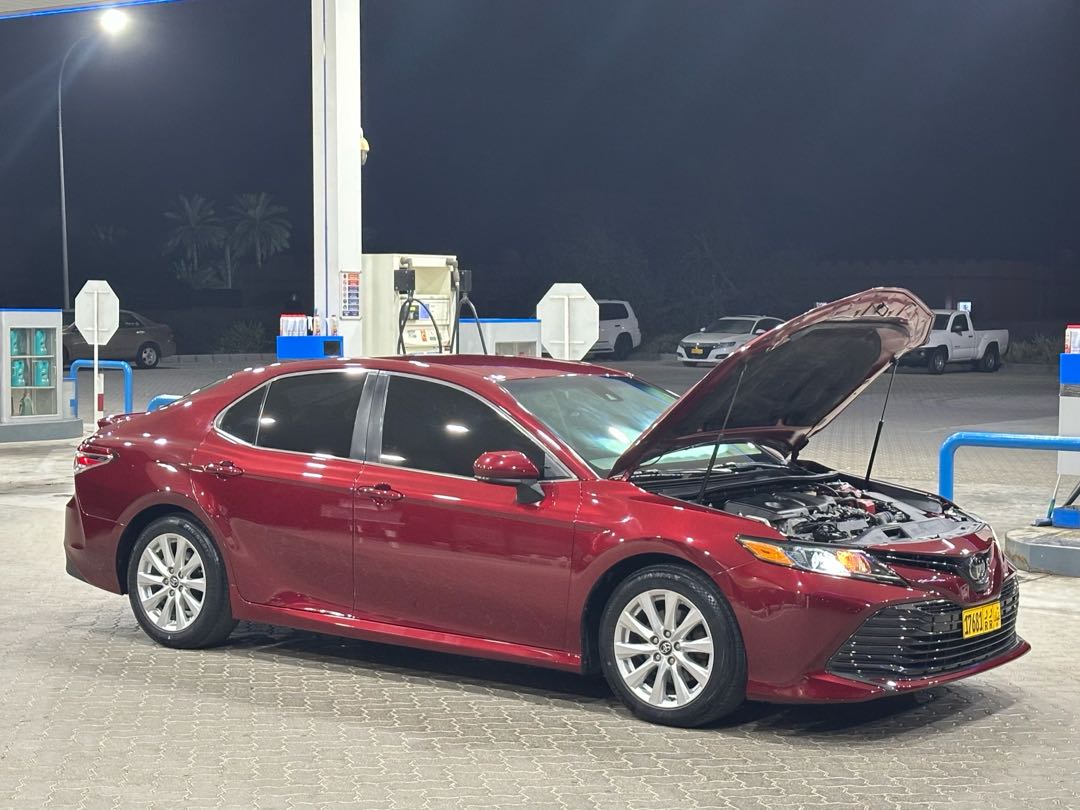 Car Image 2018 TOYOTA CAMRY LE