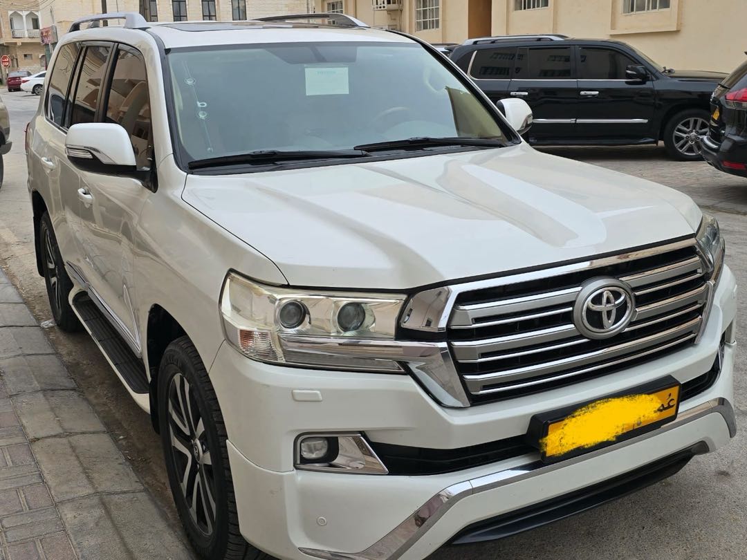 Car Image 2016 TOYOTA LAND CRUISER GX.R