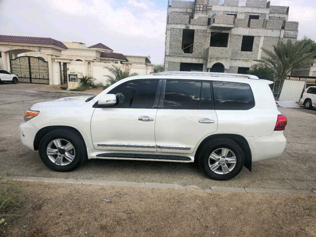 Car Image 2013 TOYOTA LAND CRUISER EXR