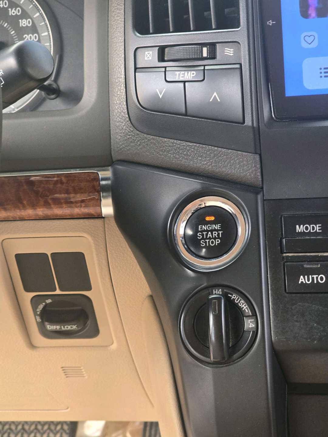 Car Image 2013 TOYOTA LAND CRUISER EXR