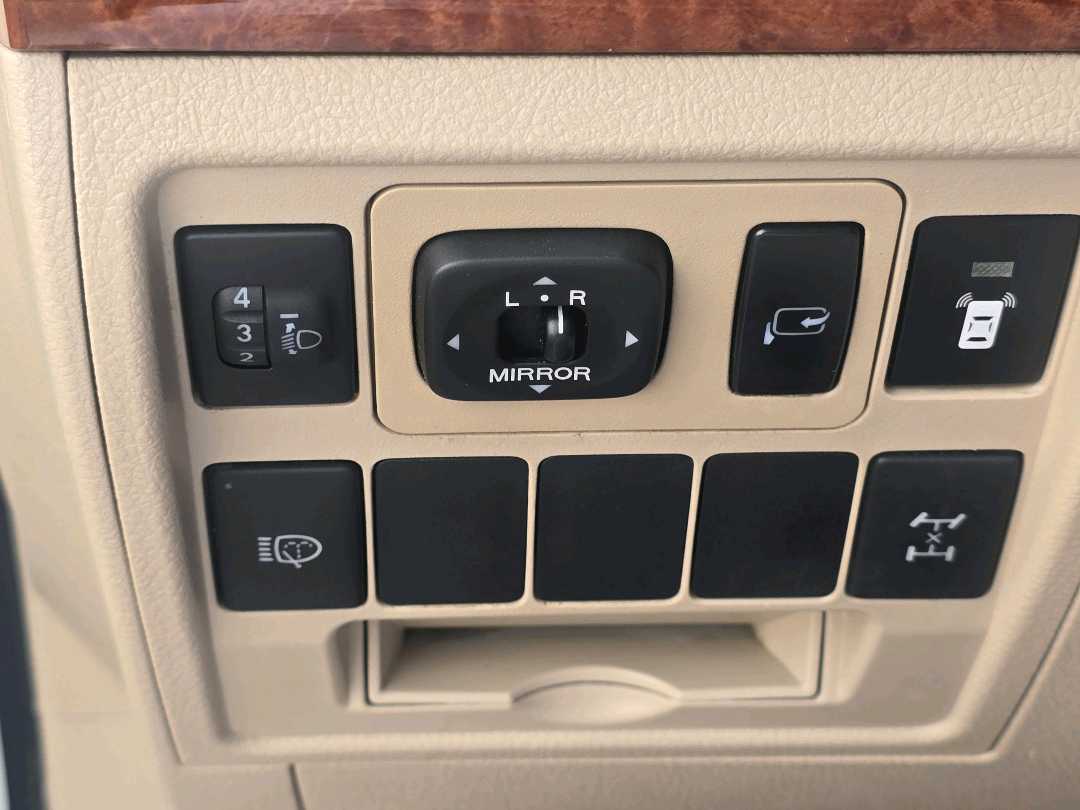 Car Image 2013 TOYOTA LAND CRUISER EXR