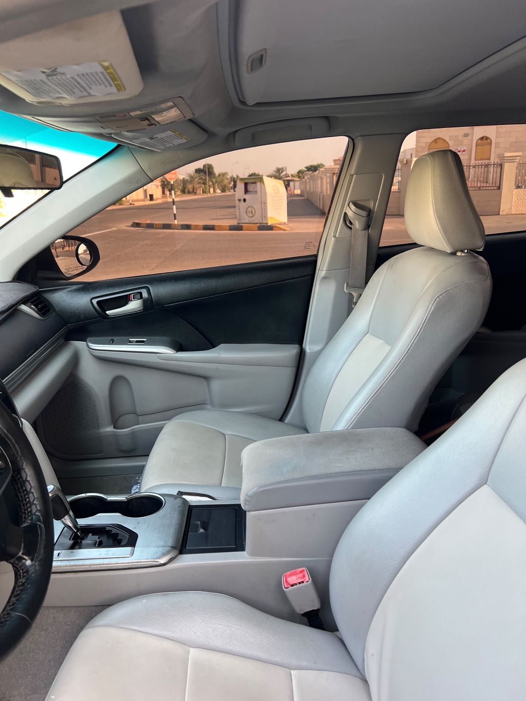 Car Image 2014 TOYOTA CAMRY XLE