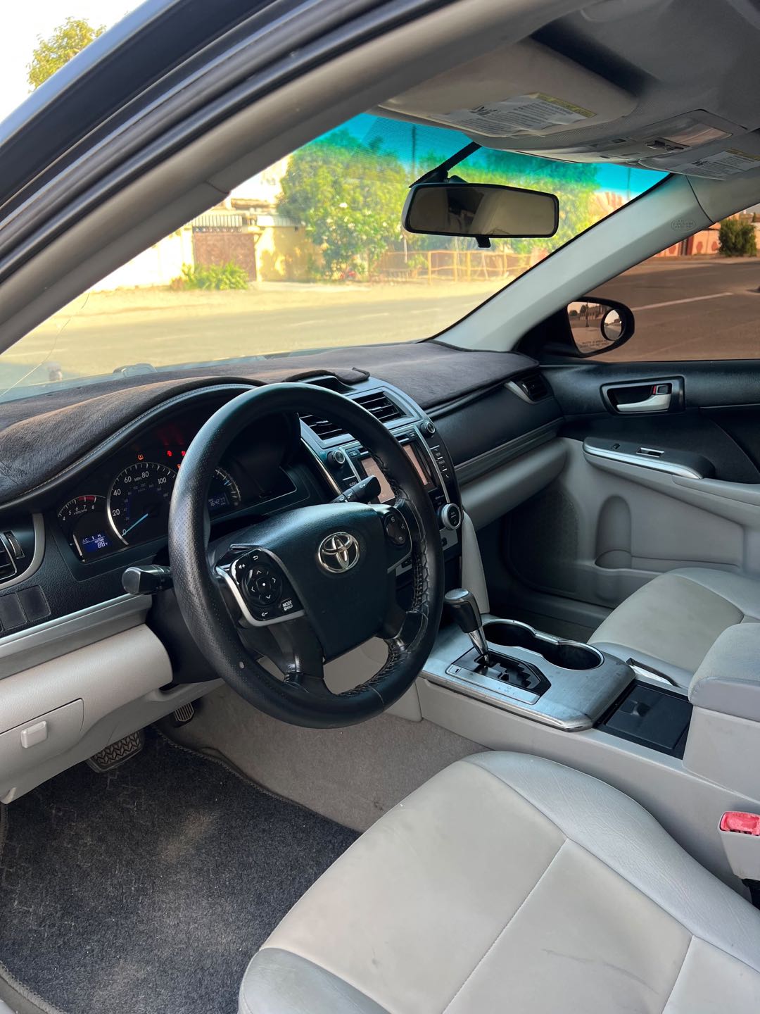 Car Image 2014 TOYOTA CAMRY XLE