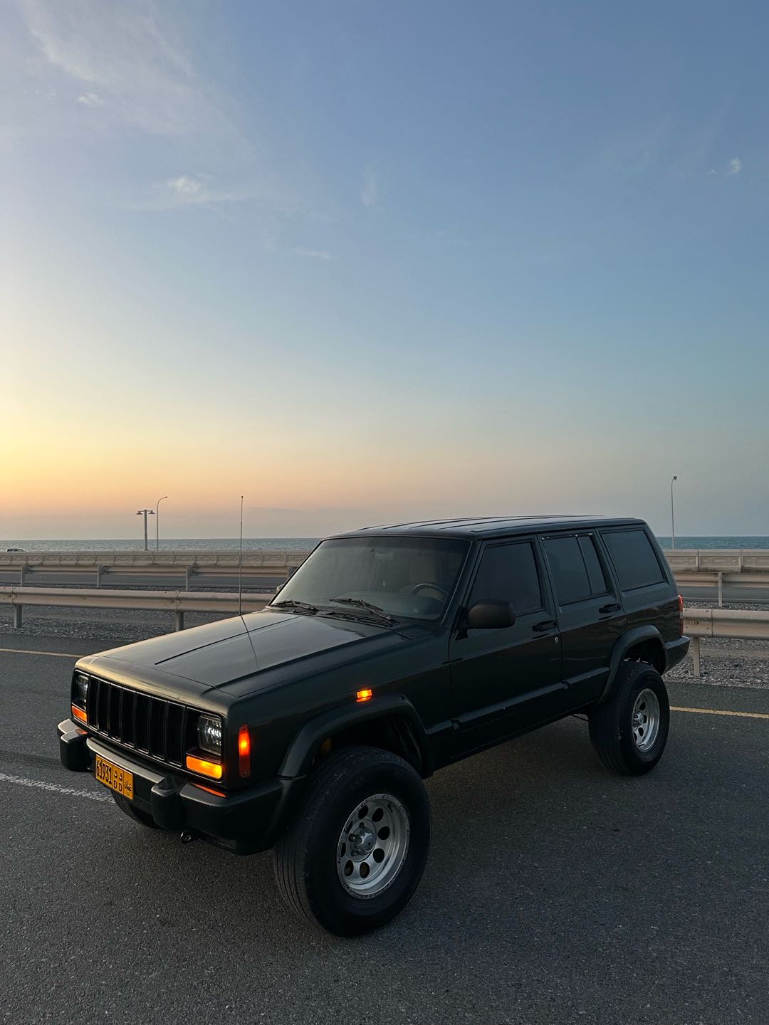 Car Image 1997 JEEP CHEROKEE Limited