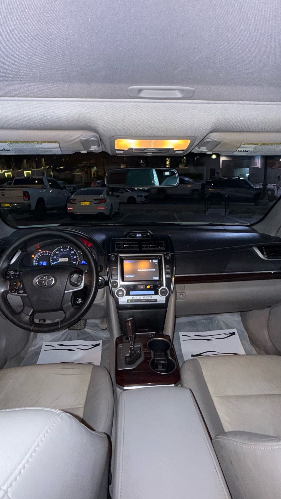 Car Image 2014 TOYOTA CAMRY XLE