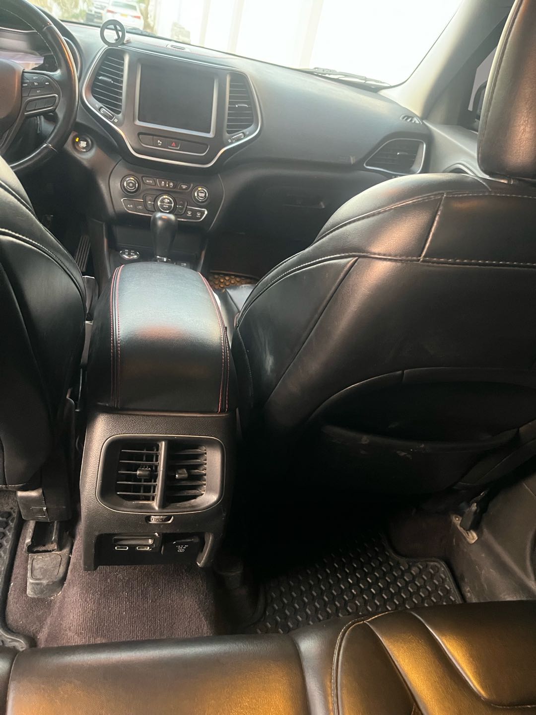 Car Image 2019 JEEP CHEROKEE Trailhawk