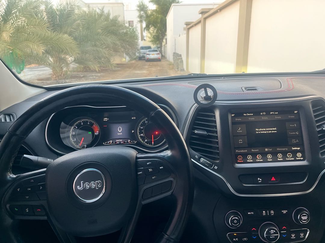 Car Image 2019 JEEP CHEROKEE Trailhawk