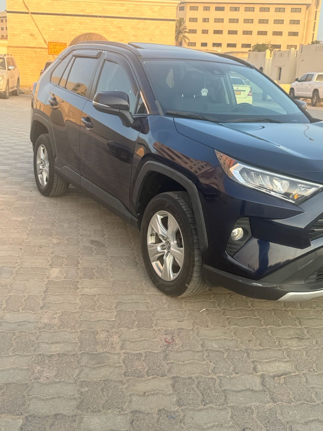 Car Image 2019 TOYOTA RAV4 XLE