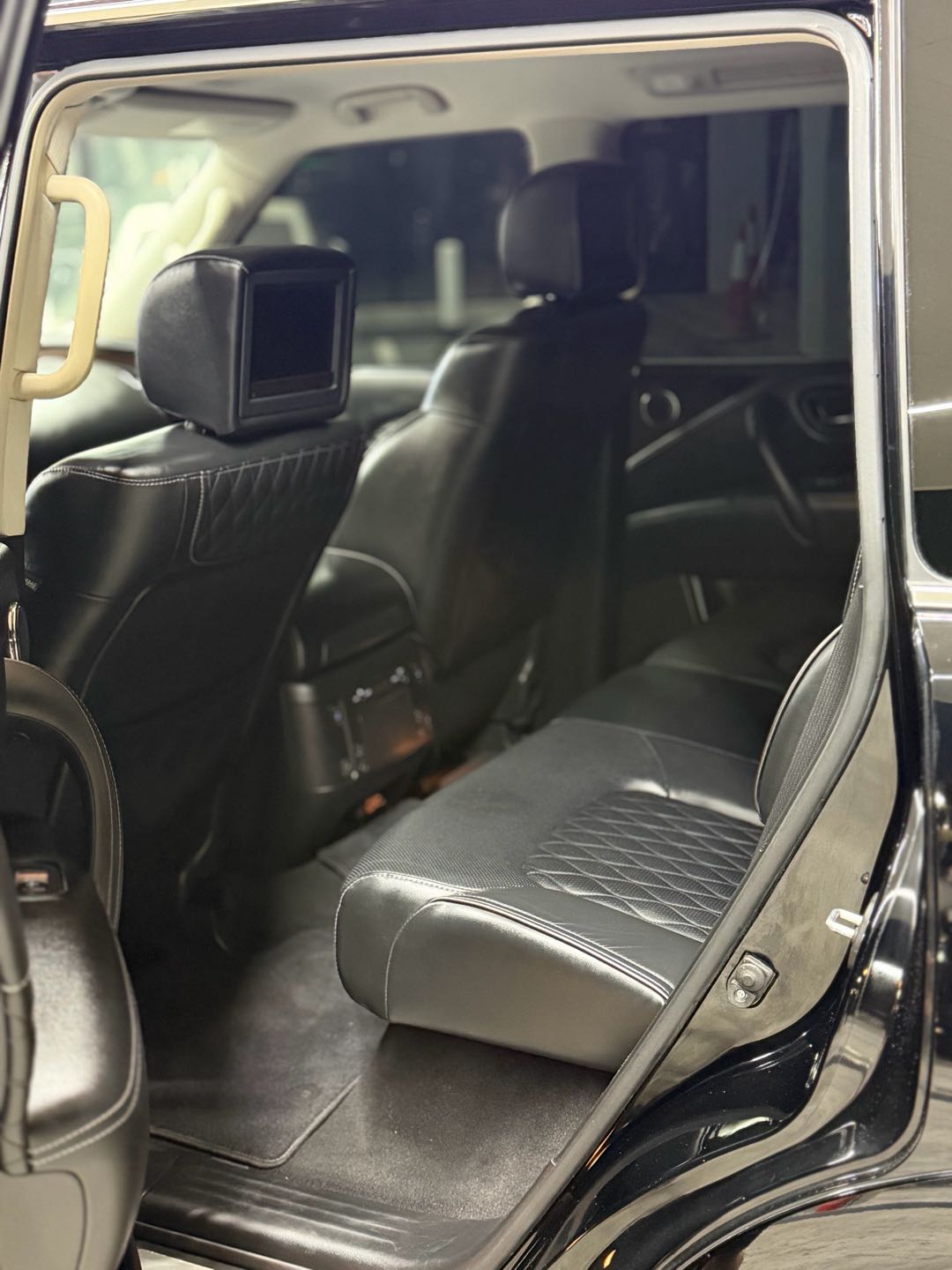 Car Image 2019 INFINITI QX80 Luxury