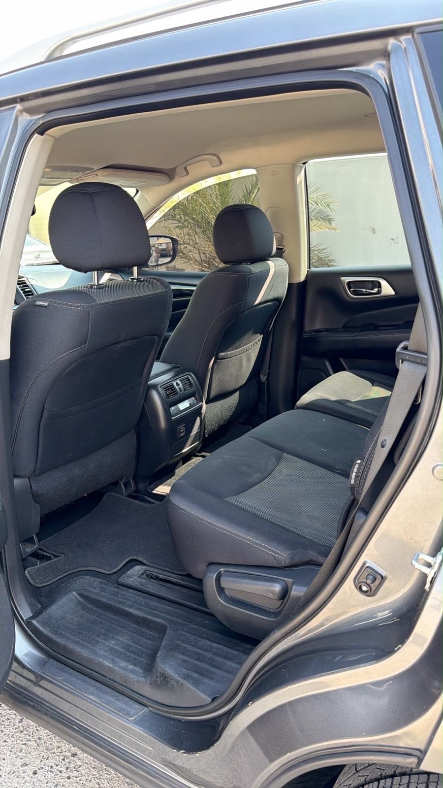 Car Image 2018 NISSAN PATHFINDER SV