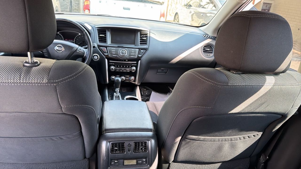 Car Image 2018 NISSAN PATHFINDER SV