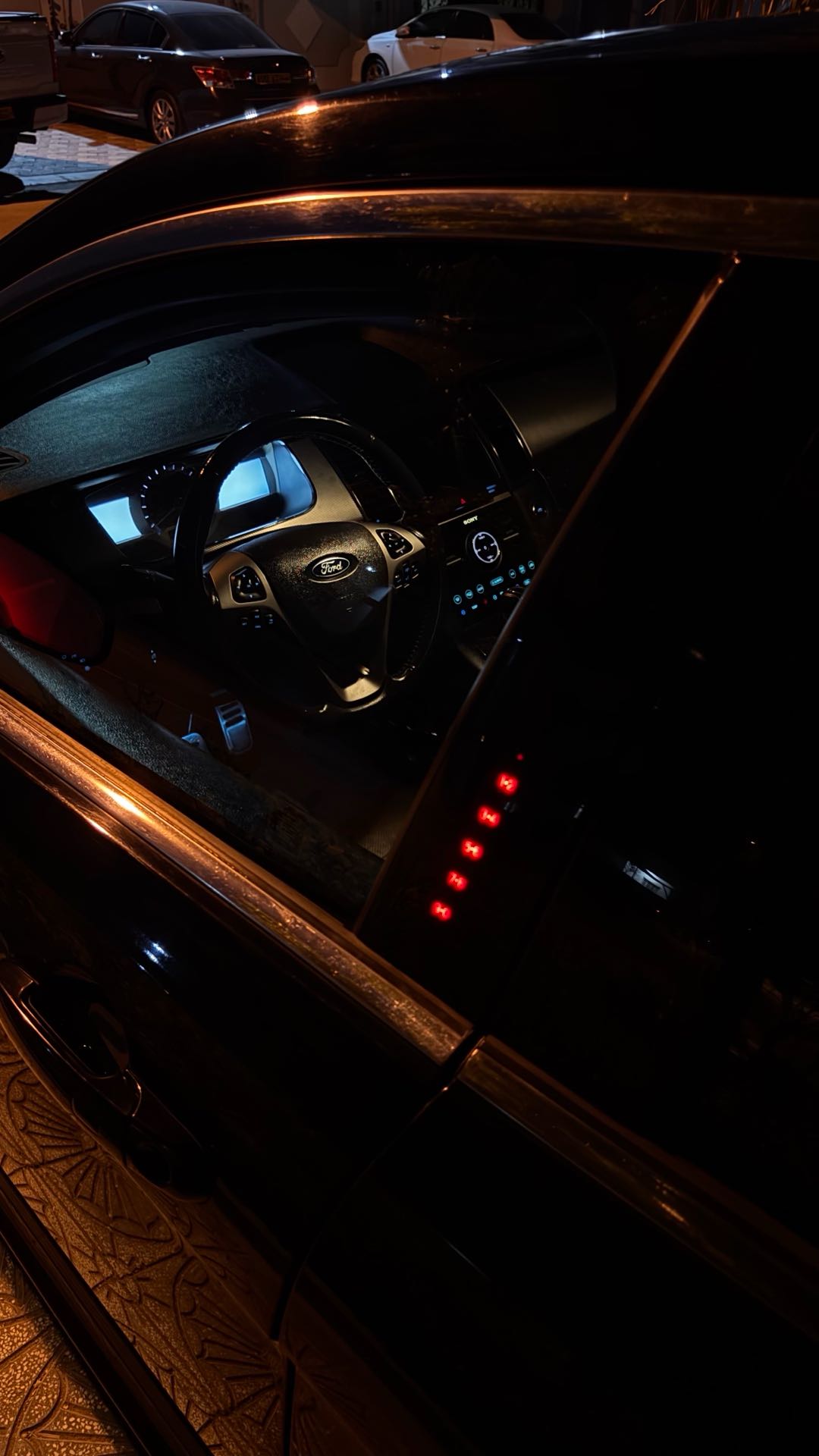 Car Image 2018 FORD TAURUS SHO