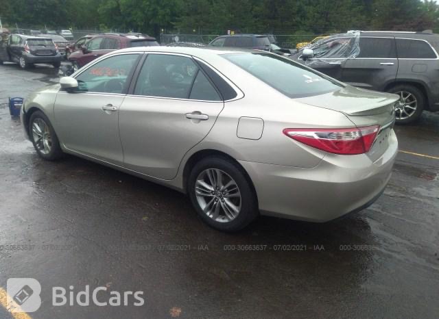 Car Image 2015 TOYOTA CAMRY SE