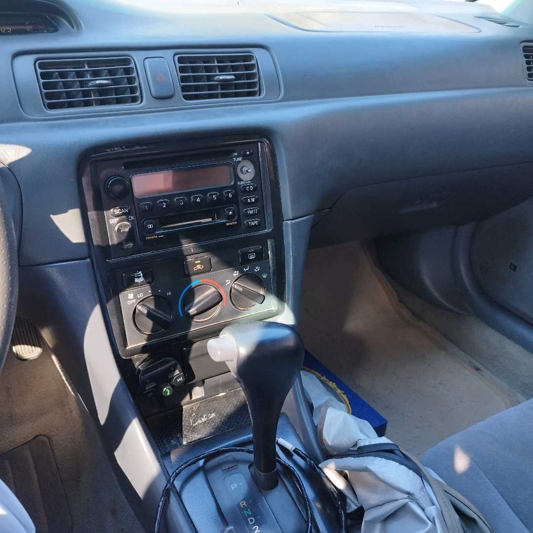 Car Image 2001 TOYOTA CAMRY LE