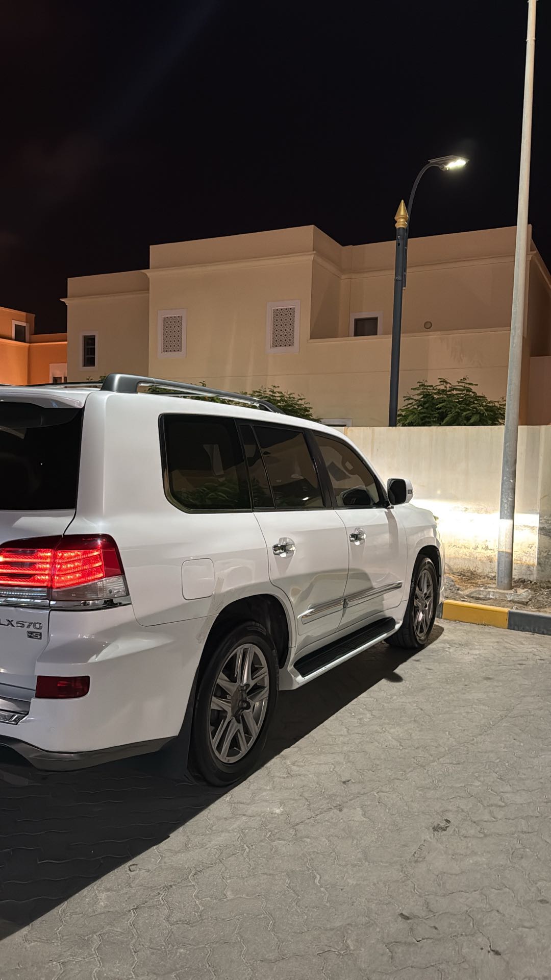 Car Image 2014 LEXUS LX 570
