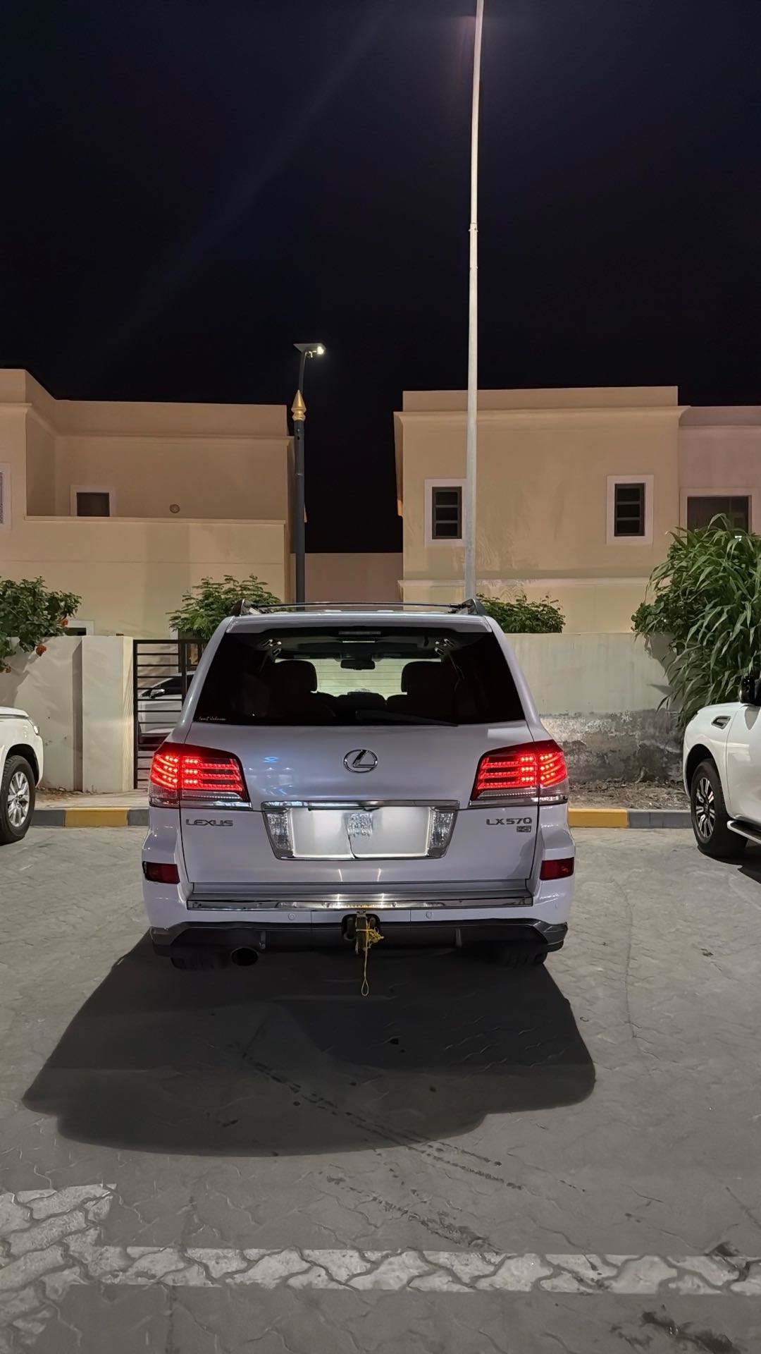 Car Image 2014 LEXUS LX 570