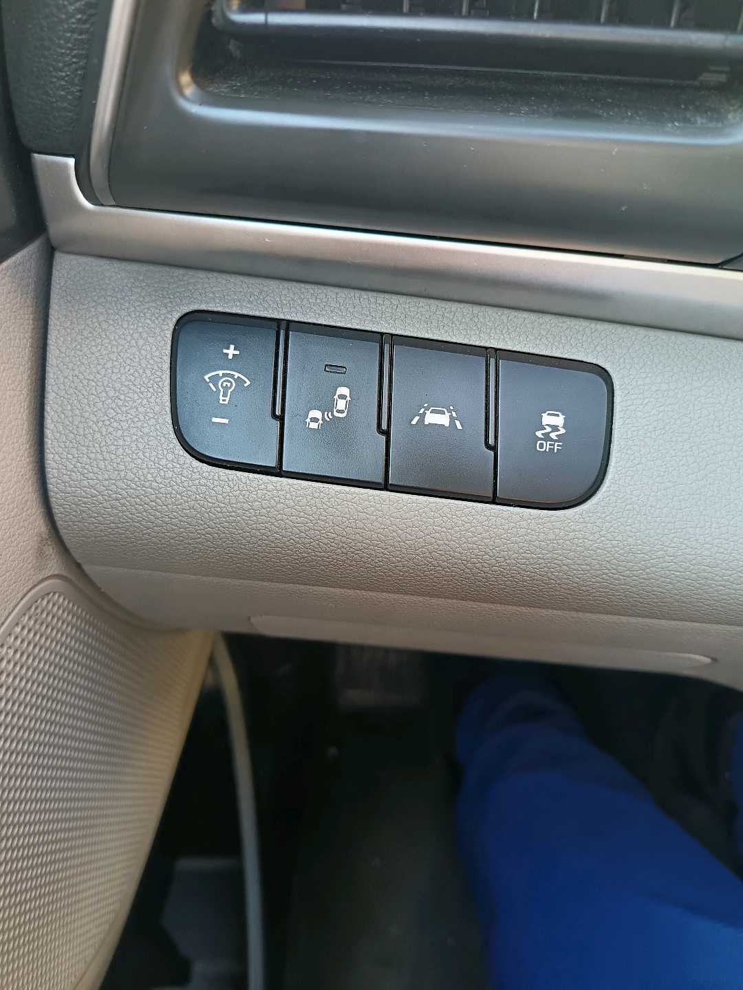 Car Image 2019 HYUNDAI ELANTRA SEL