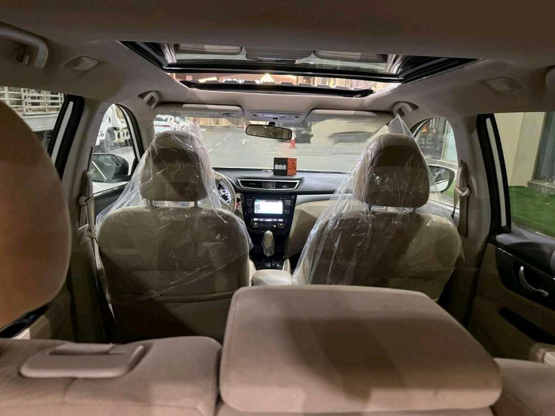 Car Image 2015 NISSAN ROGUE SV