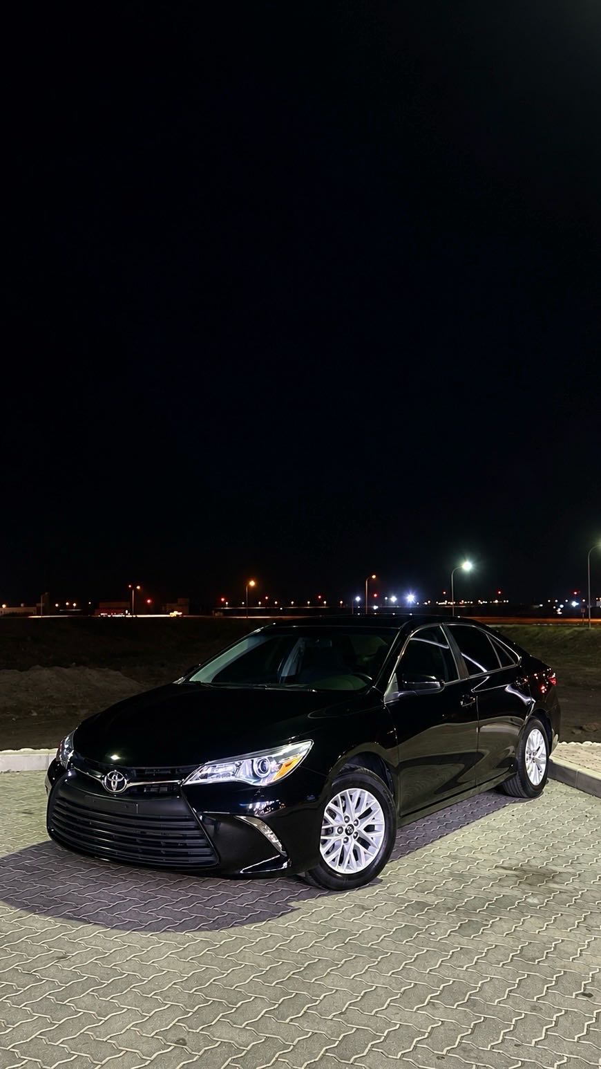 Car Image 2017 TOYOTA CAMRY LE