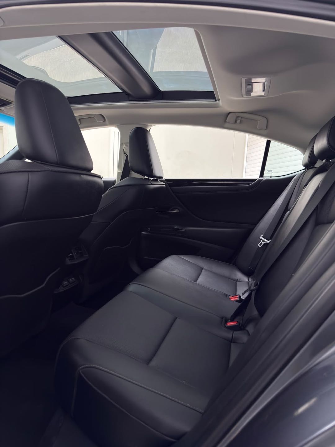 Car Image 2021 LEXUS ES 350