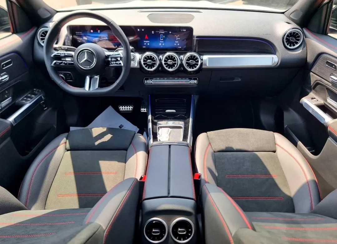 Car Image 2025 MERCEDES GLB CLASS 