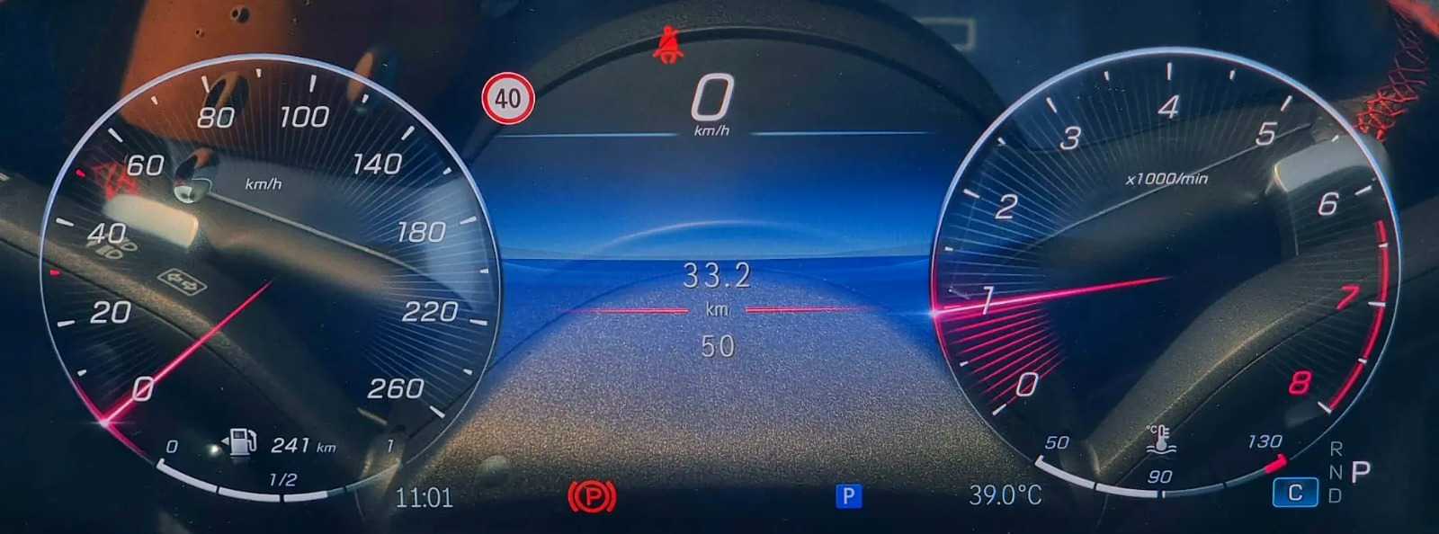 Car Image 2025 MERCEDES GLB CLASS 