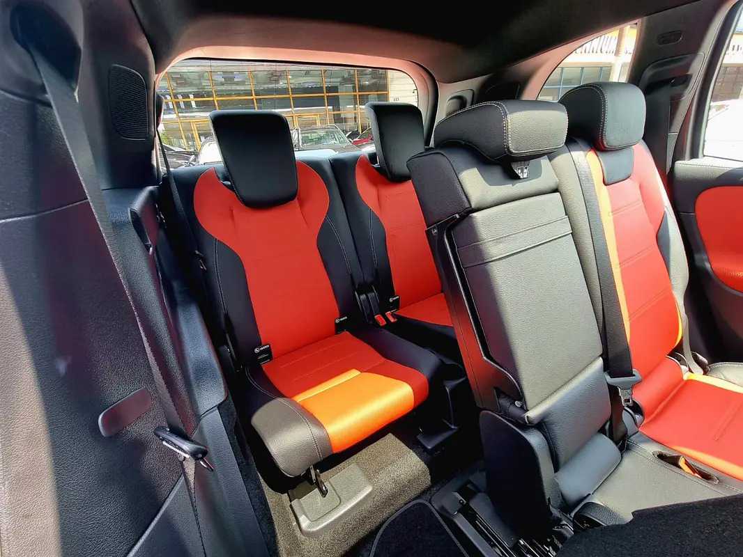 Car Image 2025 MERCEDES GLB CLASS 